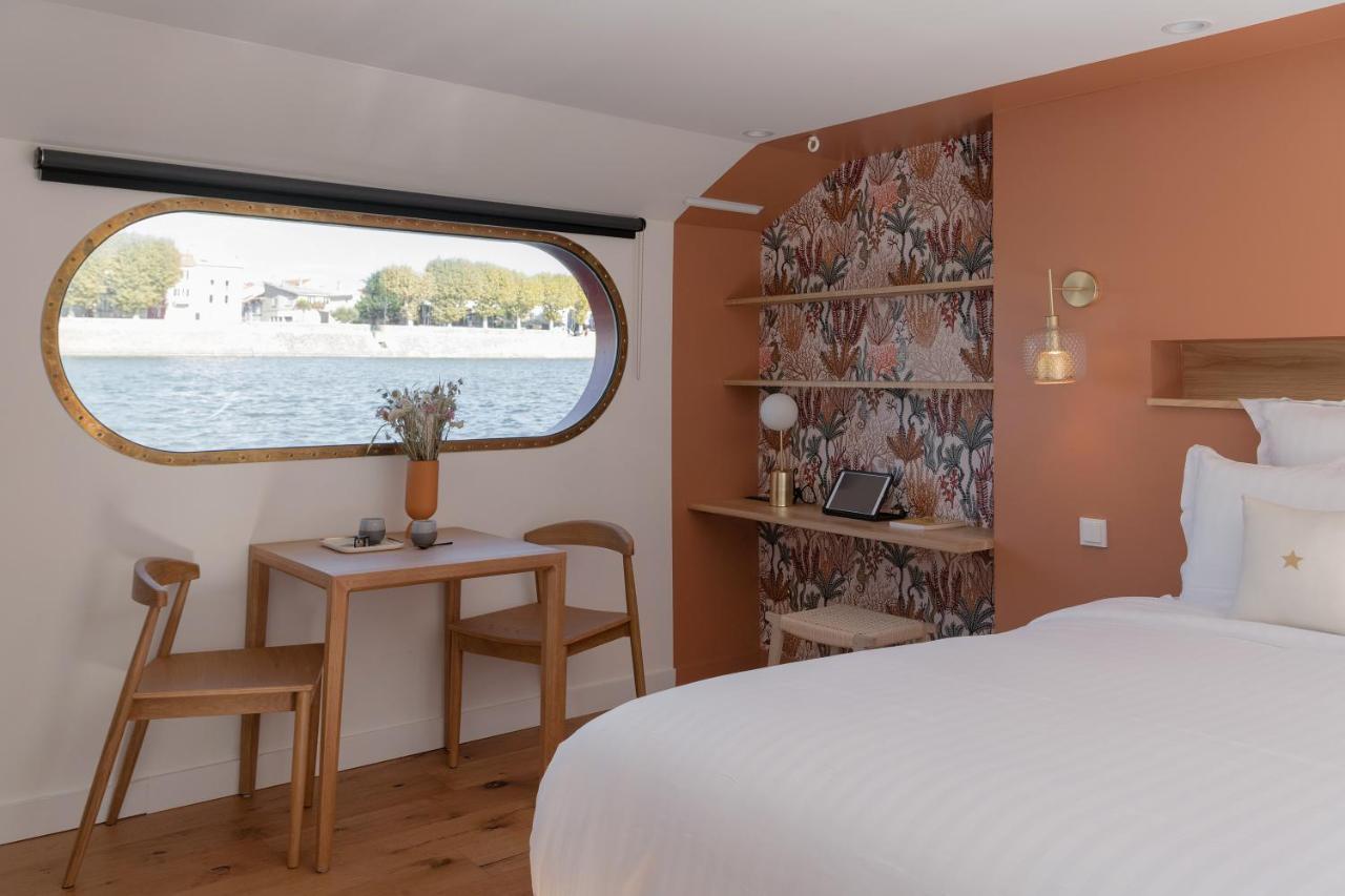 Отель La Peniche - Bed And Bicycle - Tournon Экстерьер фото