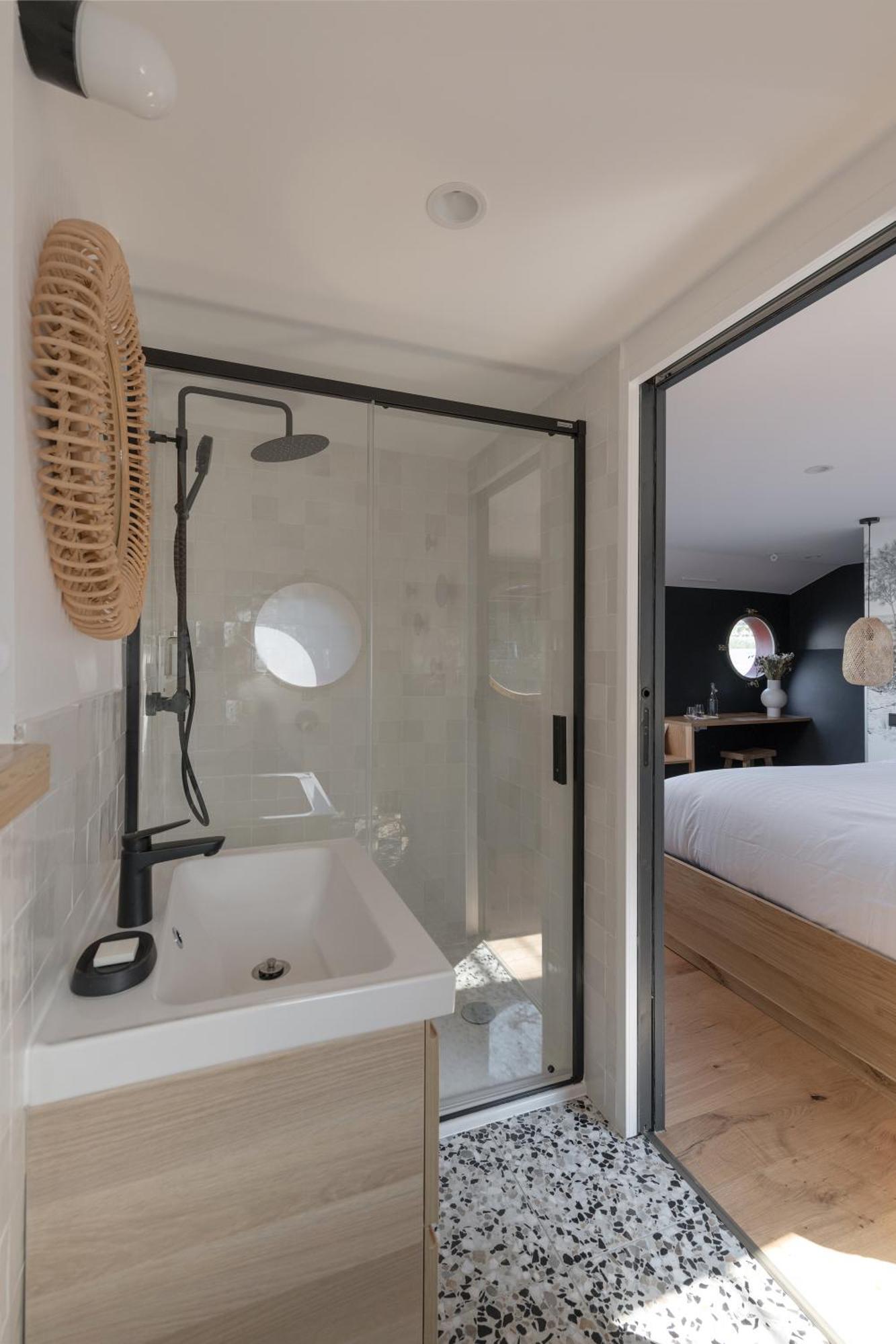 Отель La Peniche - Bed And Bicycle - Tournon Экстерьер фото